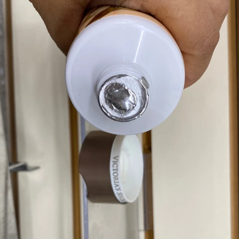 Victoria's Secret Bare Vanilla La Crème Lotion - Cream - Picture 3 of 3